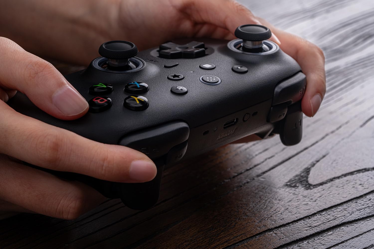 Tay cầm không dây 8BitDo Ultimate 2 phiên bản màu đen dành cho Nintendo Switch
